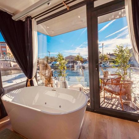 Escale Royale Frejus Hotel Bagian luar foto