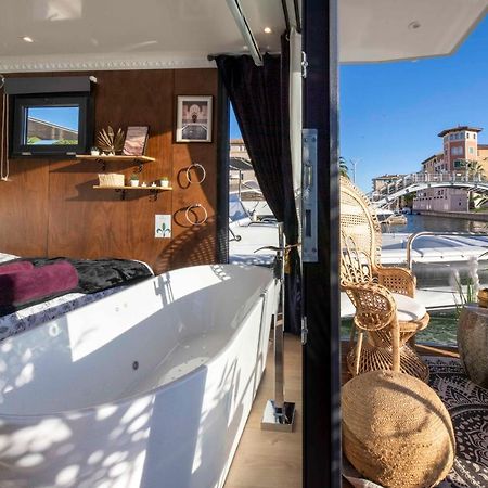 Escale Royale Frejus Hotel Bagian luar foto