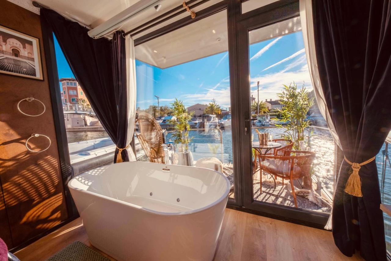 Escale Royale Frejus Hotel Bagian luar foto