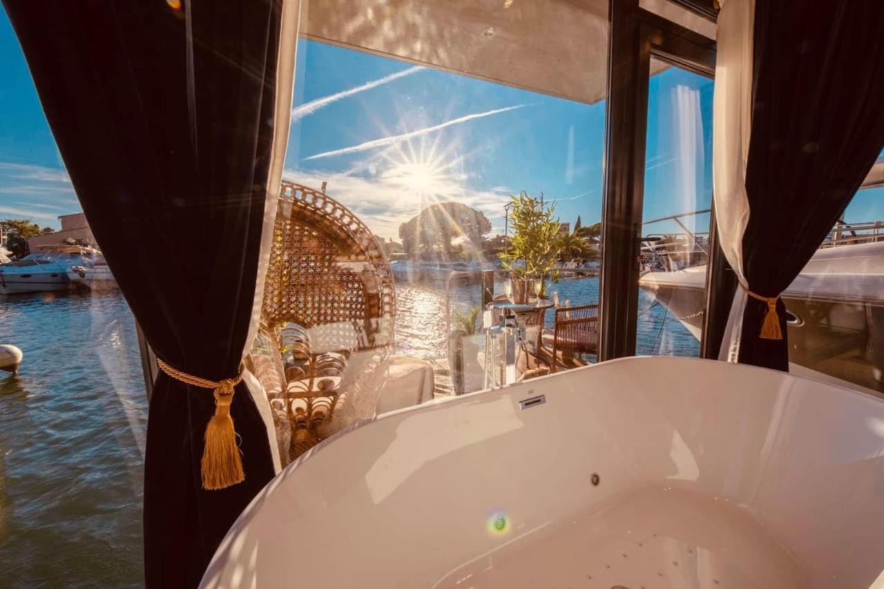 Escale Royale Frejus Hotel Bagian luar foto