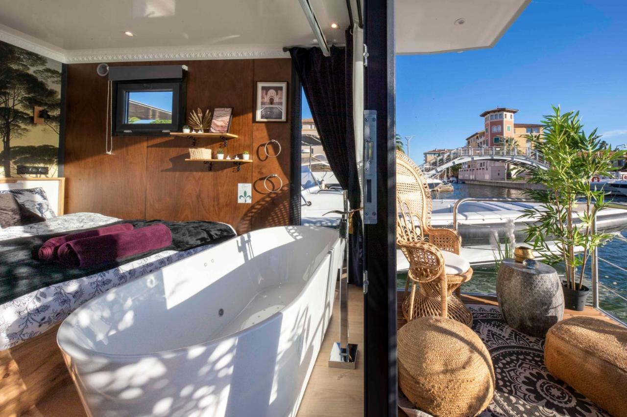 Escale Royale Frejus Hotel Bagian luar foto
