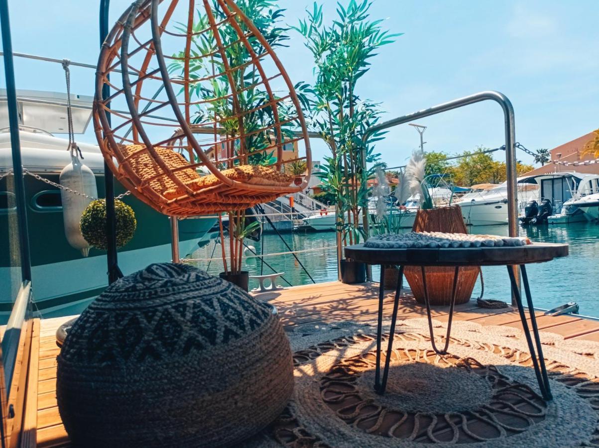 Escale Royale Frejus Hotel Bagian luar foto