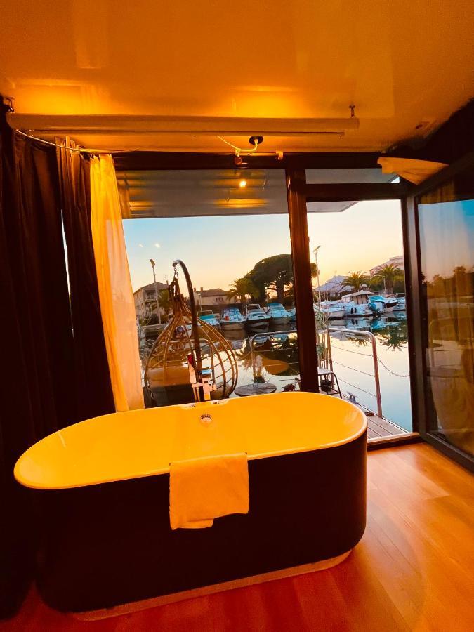 Escale Royale Frejus Hotel Bagian luar foto
