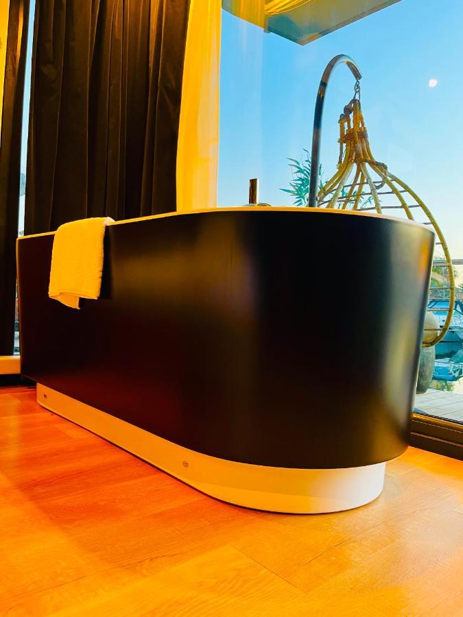 Escale Royale Frejus Hotel Bagian luar foto