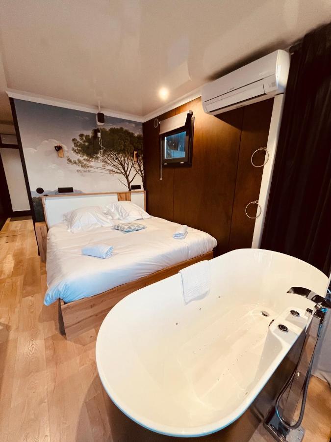 Escale Royale Frejus Hotel Bagian luar foto