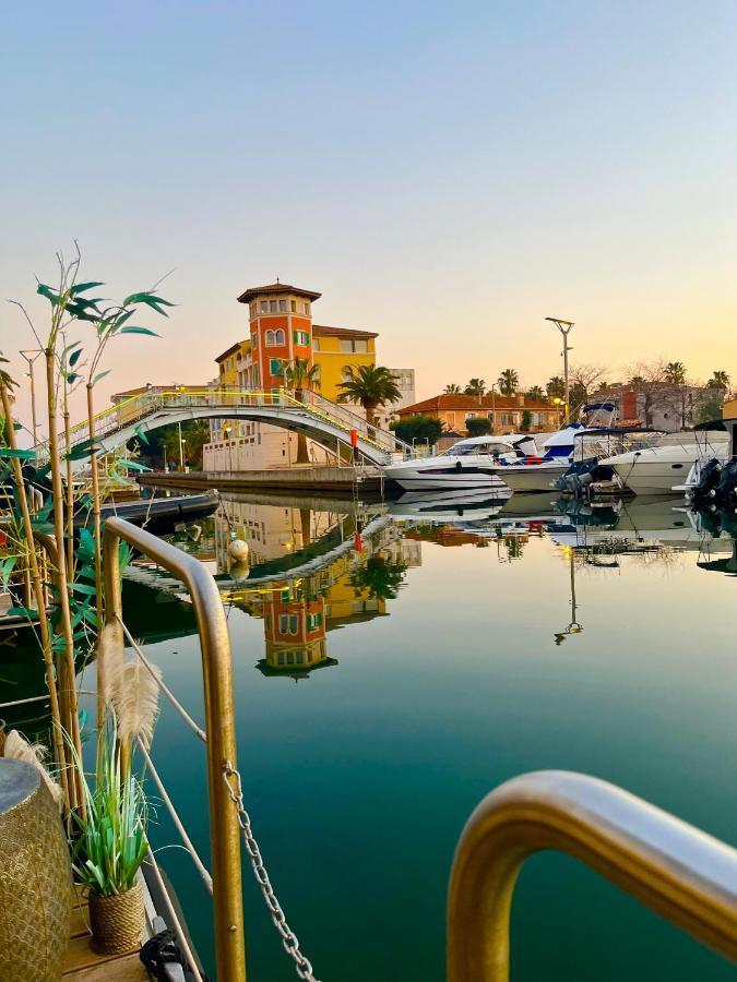 Escale Royale Frejus Hotel Bagian luar foto